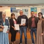 Delegados de CSIF Sanidade Galicia rexistrando o escrito con máis de 1.000 sinaturas sobre o persoal auxiliar administrativo do Sergas