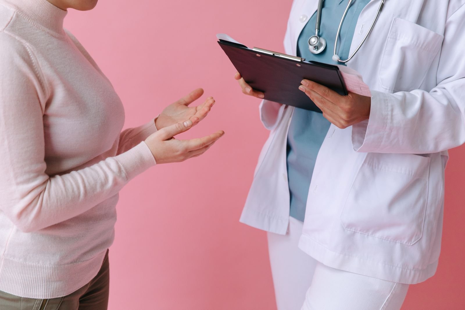 Imagen ilustrativa de una consulta médica (foto de banco de imágenes de libre uso comercial, Pexels)