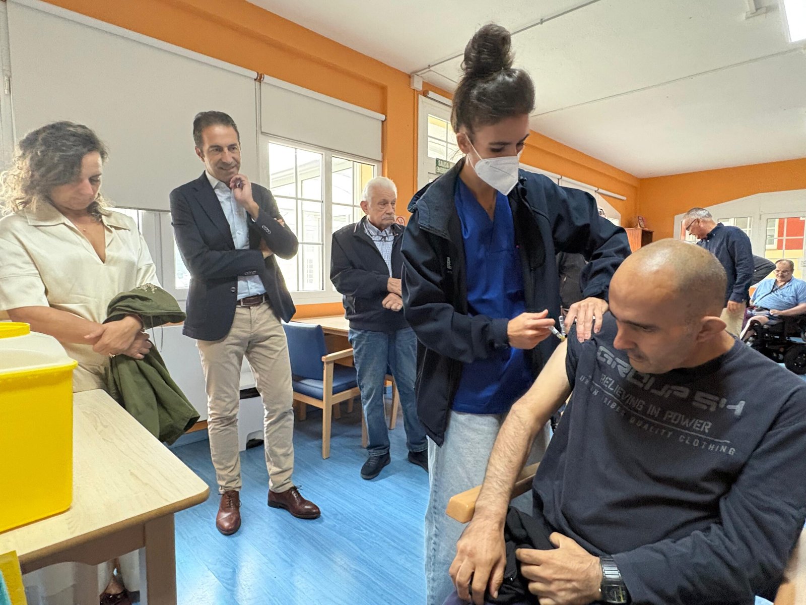 Vacunación de la gripe en la Fundación de Daño Cerebral de Castro de Rei, Lugo (foto oficial Xunta de Galicia)